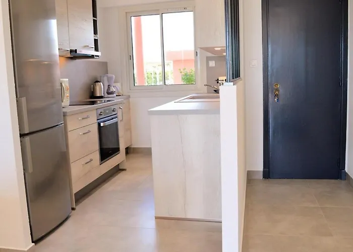 Renove En Front De Mer, 3 Pieces, Terrasse, Parking, Equipe, Ideal Familles, 6 Pers. - Fr-1-251-281 * Le Lavandou